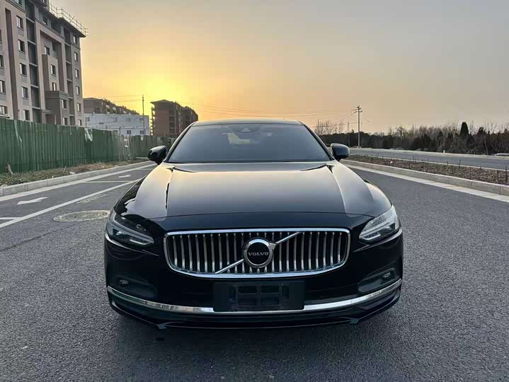 Photo 2 - Volvo S90