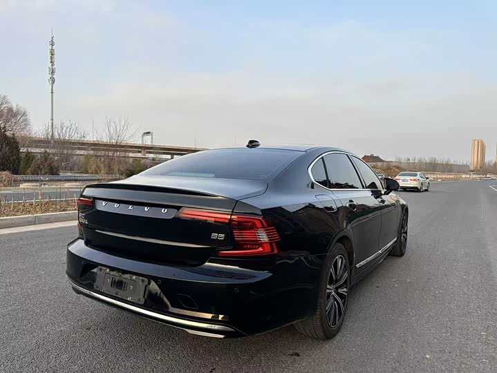 Photo 8 - Volvo S90