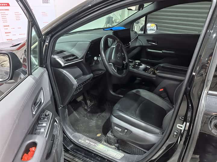 Фото 8 - Toyota Sienna