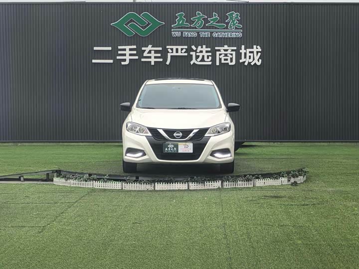 Фото 2 - Nissan Tiida