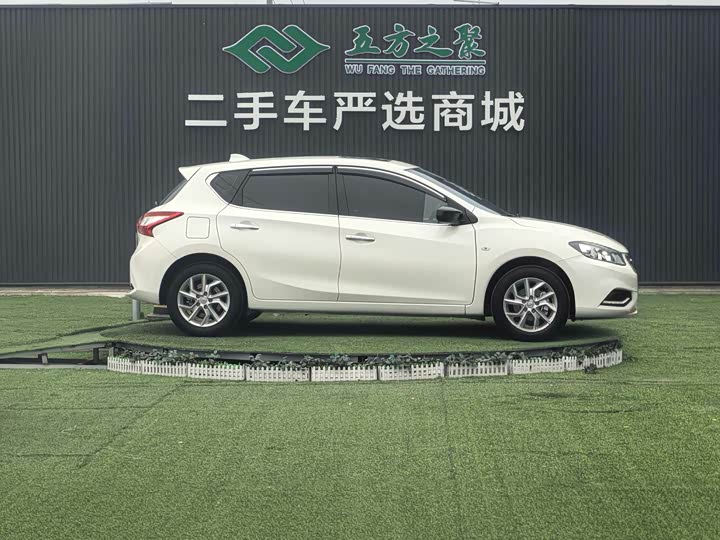 Фото 4 - Nissan Tiida