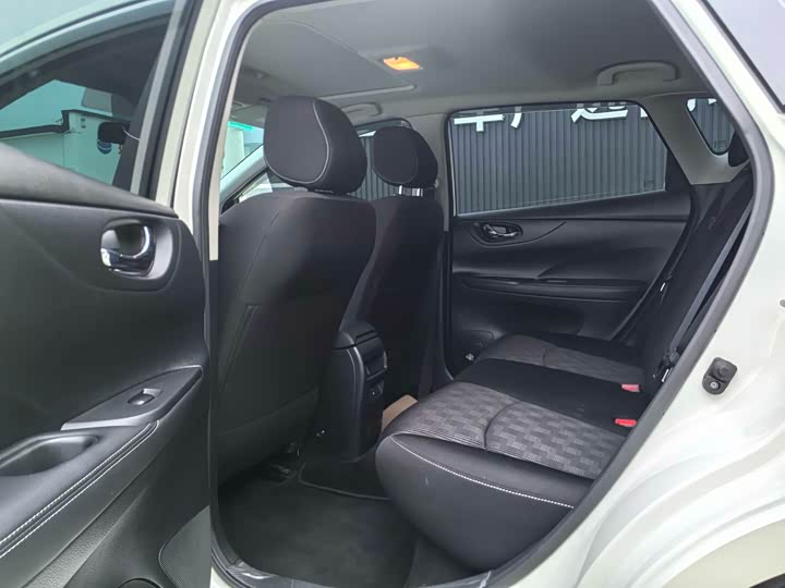 Фото 5 - Nissan Tiida