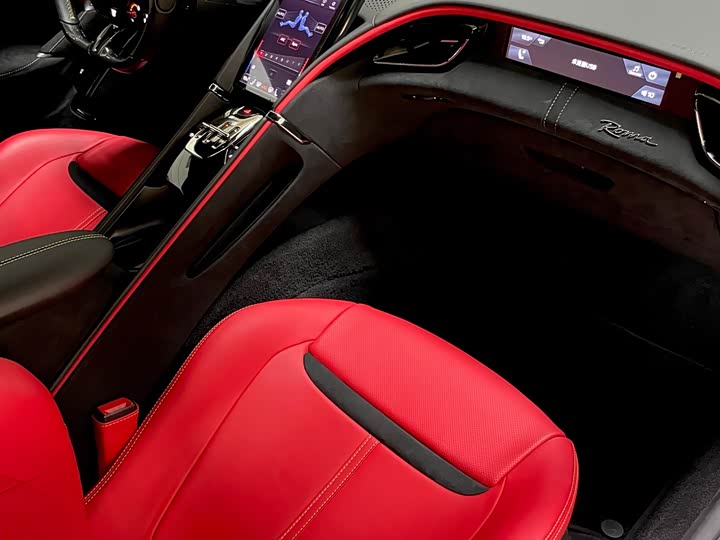 Фото 10 - Ferrari Roma