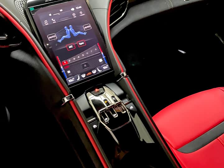 Фото 13 - Ferrari Roma