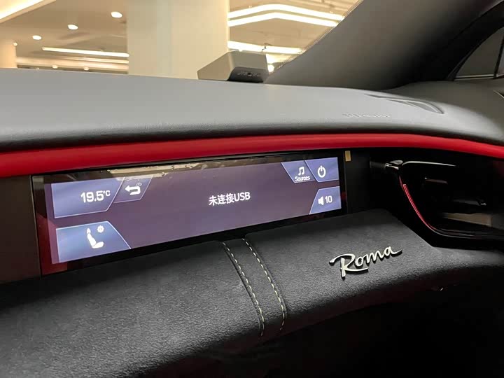 Фото 14 - Ferrari Roma