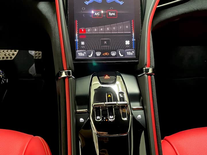 Фото 15 - Ferrari Roma