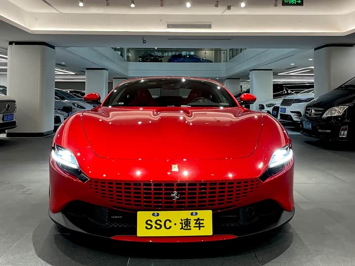 Фото 2 - Ferrari Roma