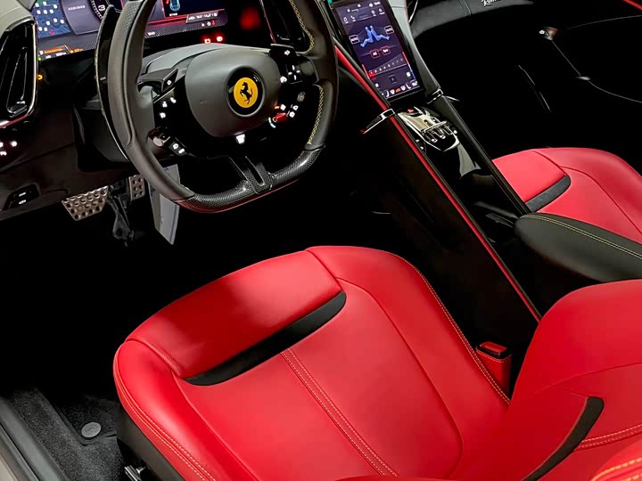 Фото 9 - Ferrari Roma