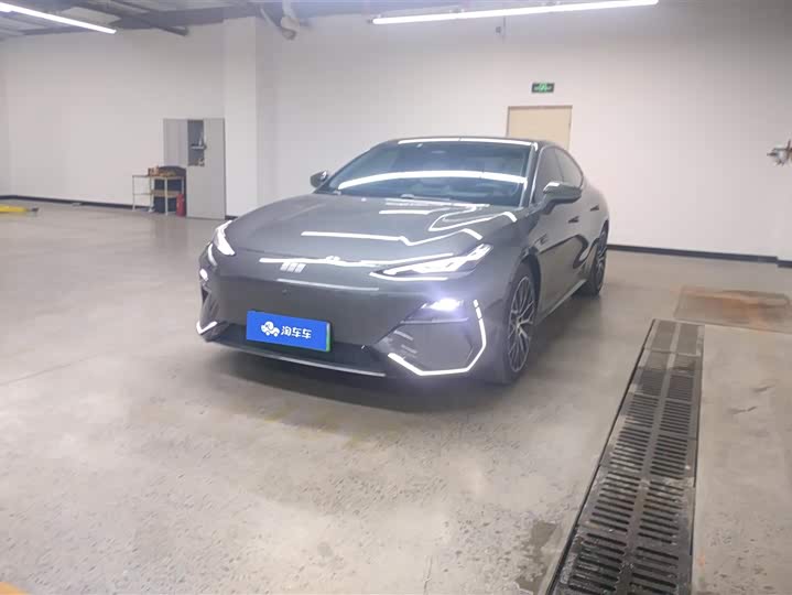 Photo 1 - Geely Galaxy E8