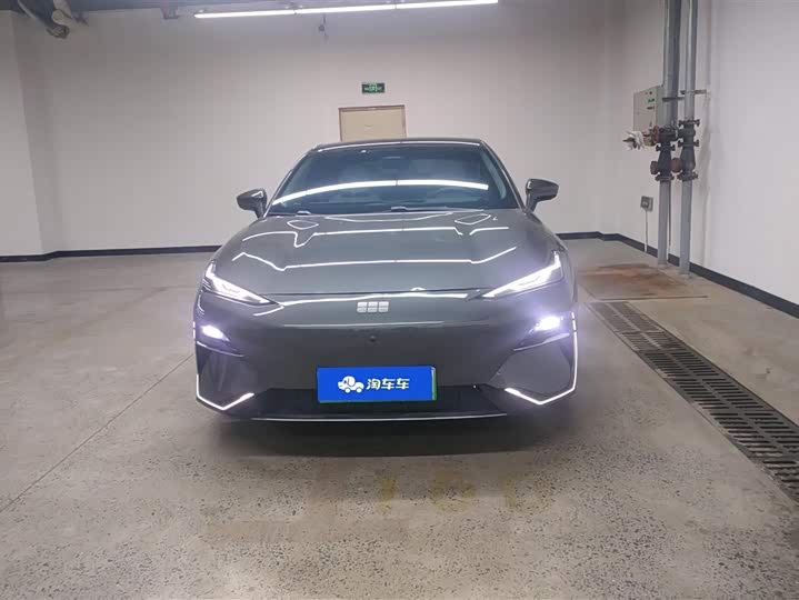 Photo 2 - Geely Galaxy E8