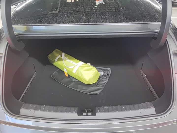 Photo 4 - Geely Galaxy E8