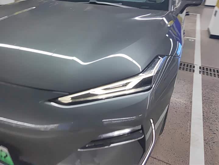 Photo 5 - Geely Galaxy E8