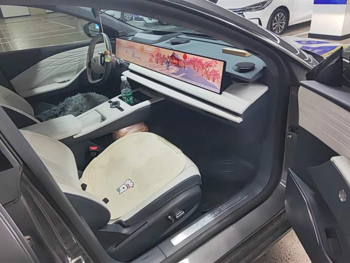 Photo 8 - Geely Galaxy E8