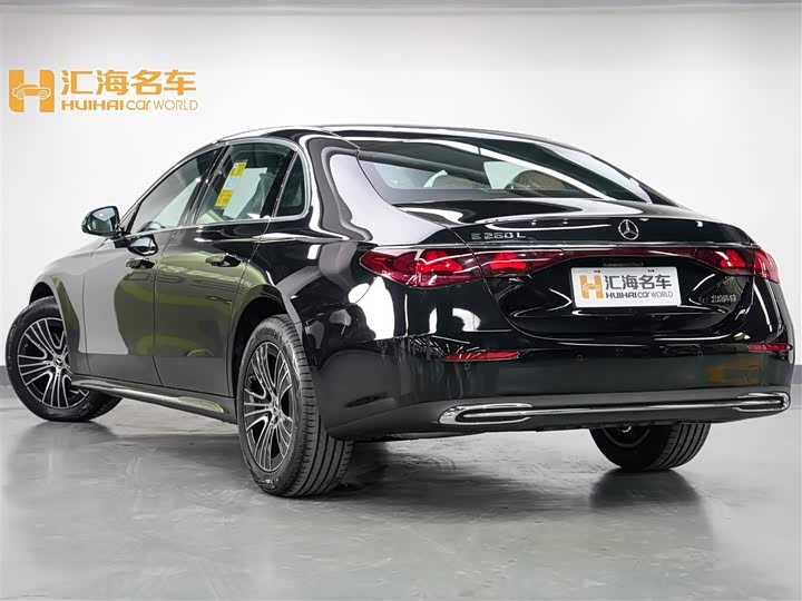 Photo 4 - Mercedes-Benz E-Class