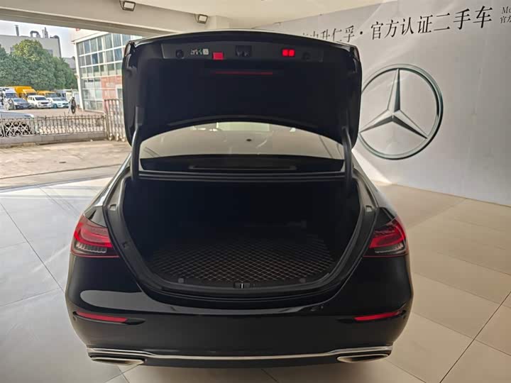 Photo 7 - Mercedes-Benz E-Class