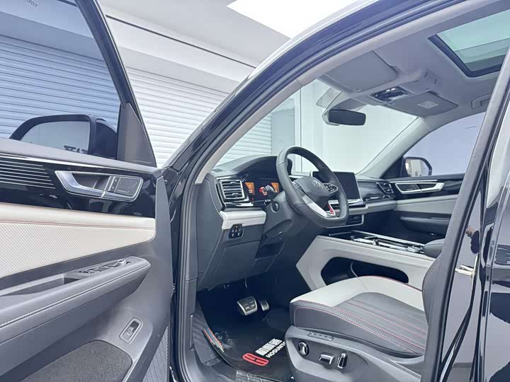 Photo 4 - Volkswagen Teramont X