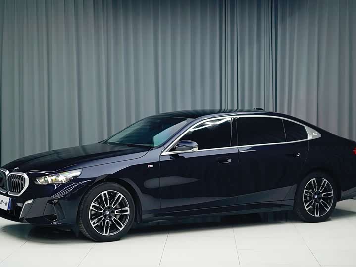 Фото 1 - BMW 5 Series