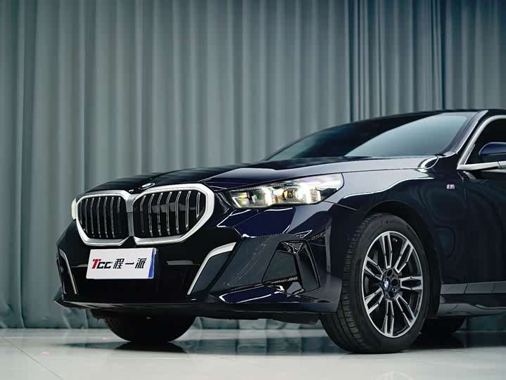 Фото 3 - BMW 5 Series