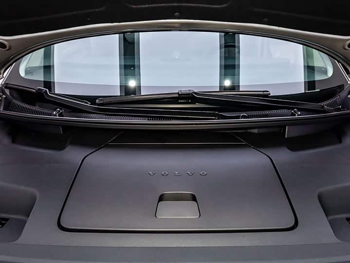 Фото 3 - Volvo EM90