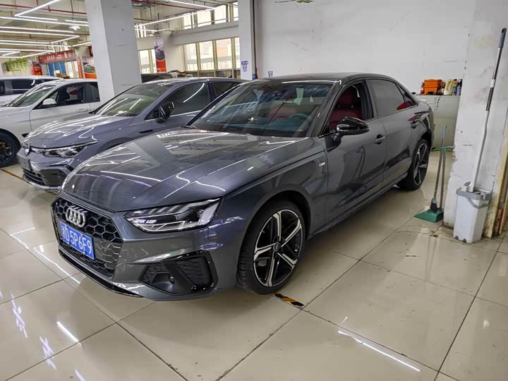 Фото 1 - Audi A4L