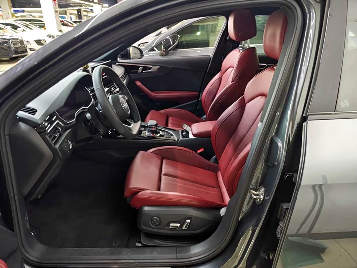 Фото 4 - Audi A4L