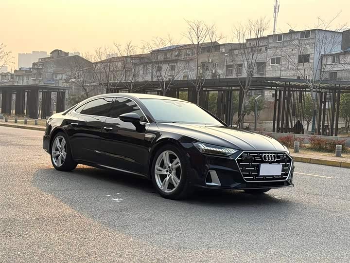 Фото 2 - Audi A7L