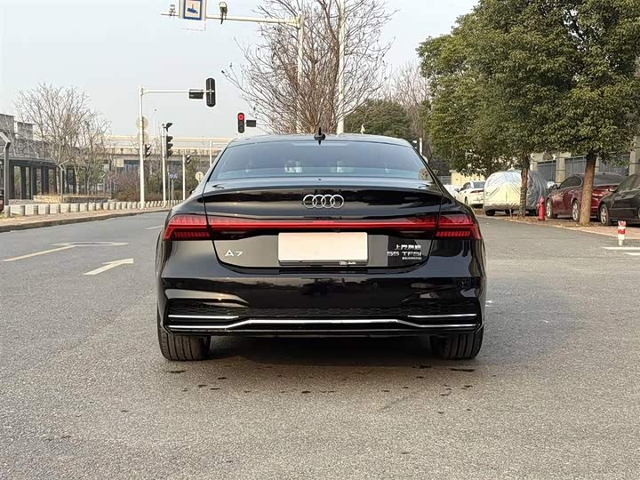 Фото 4 - Audi A7L