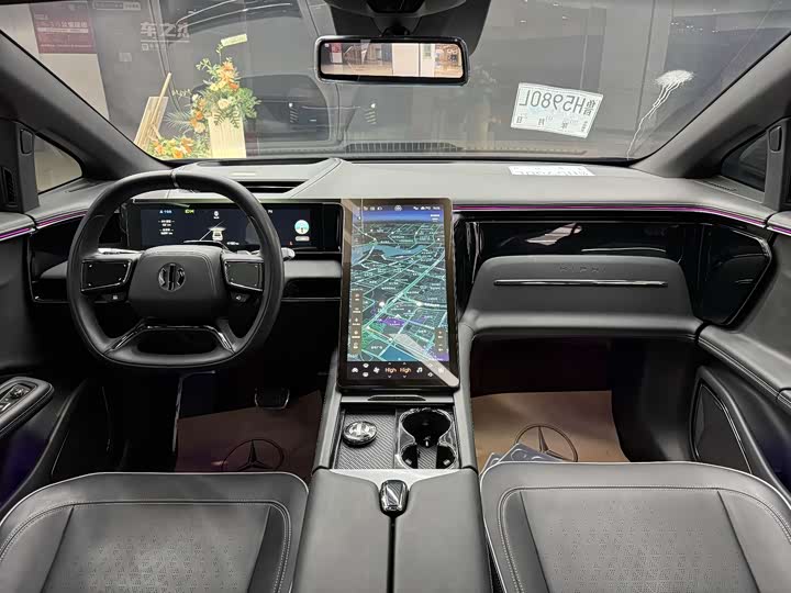 Фото 8 - HiPhi X