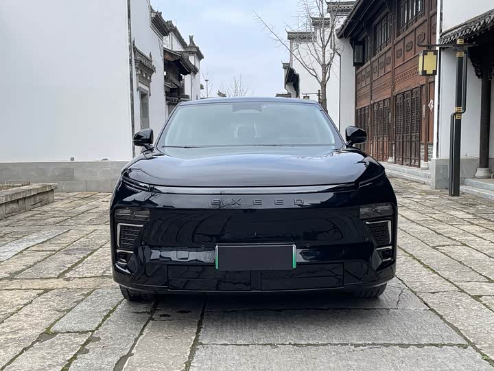 Photo 2 - Exeed Sterra ET