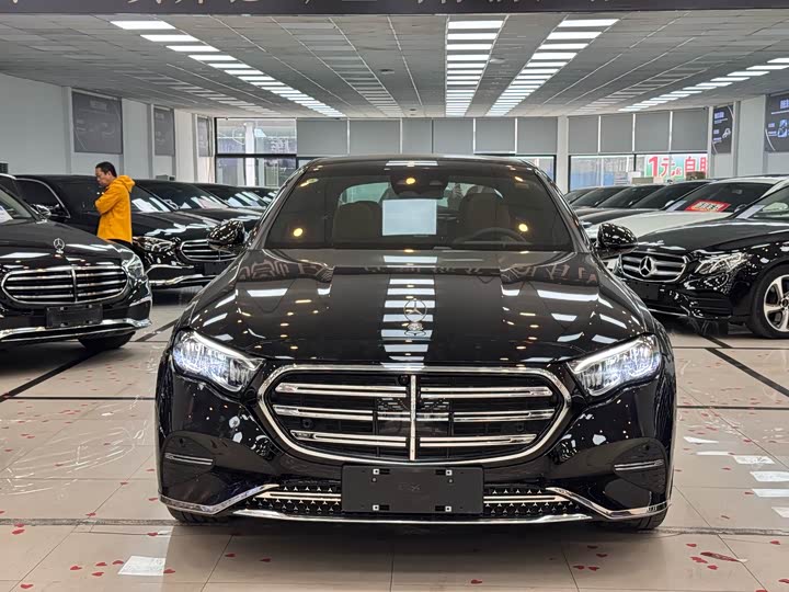 Фото 1 - Mercedes-Benz E-Class