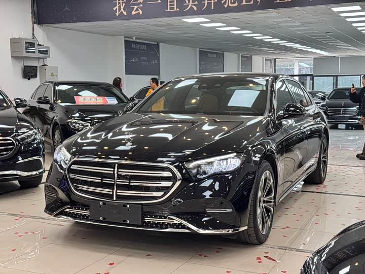 Фото 2 - Mercedes-Benz E-Class