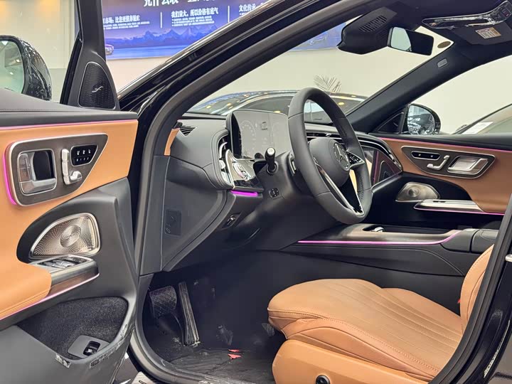 Фото 5 - Mercedes-Benz E-Class