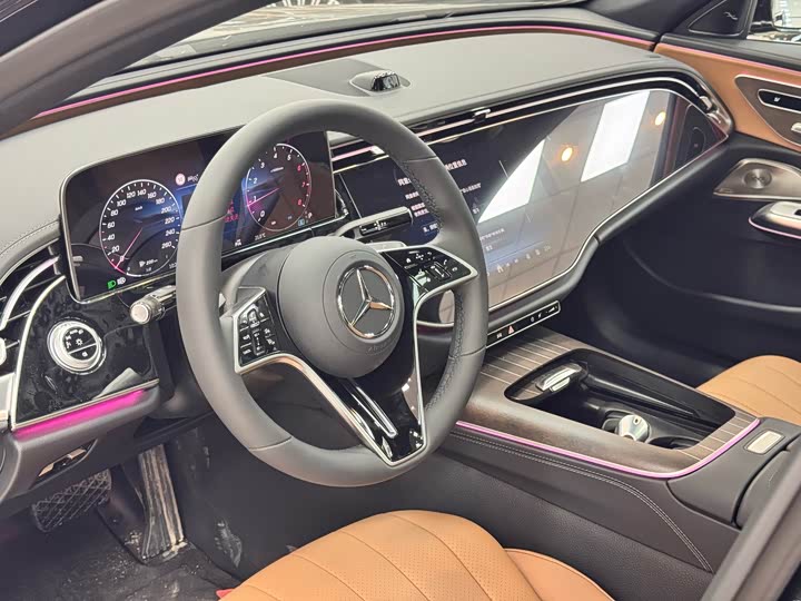 Фото 7 - Mercedes-Benz E-Class