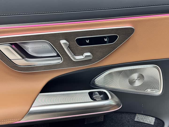 Фото 8 - Mercedes-Benz E-Class