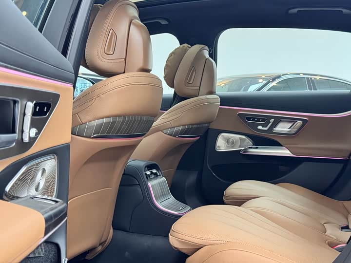 Фото 9 - Mercedes-Benz E-Class