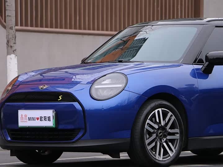 Photo 8 - Mini Cooper