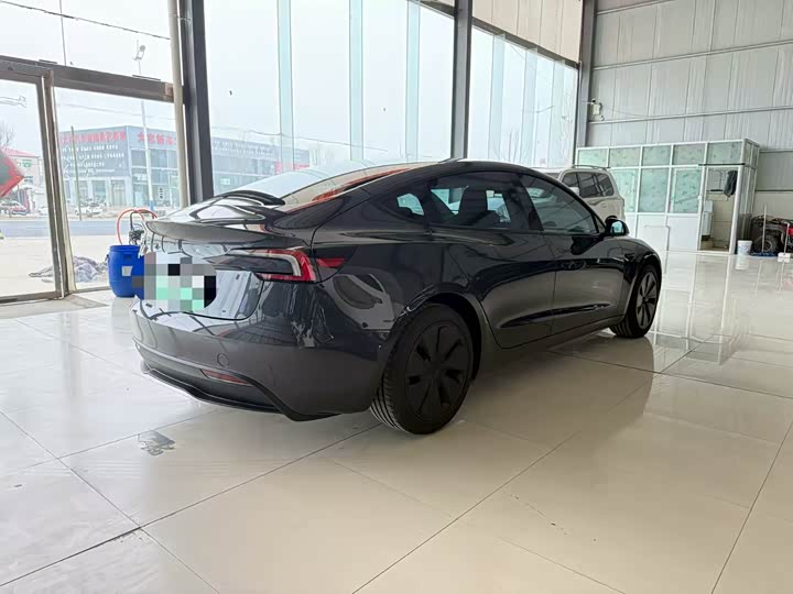 Фото 6 - Tesla Model 3