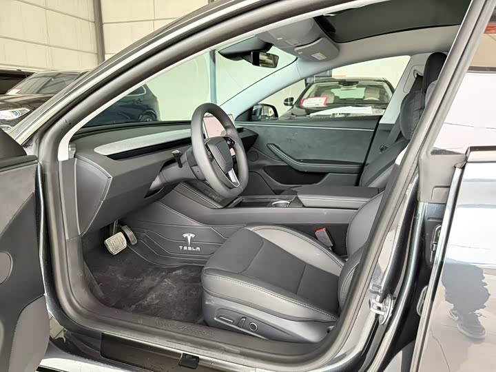 Фото 7 - Tesla Model 3