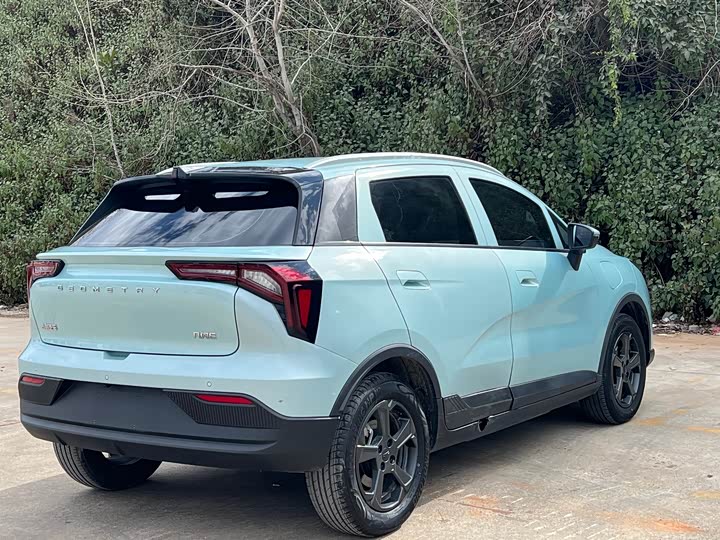 Фото 4 - Geely Geometry E Firefly