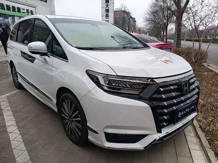 Фото 3 - Honda Elysion