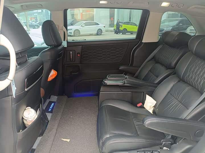 Фото 7 - Honda Elysion