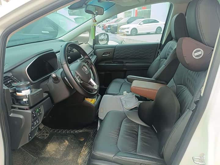 Фото 9 - Honda Elysion