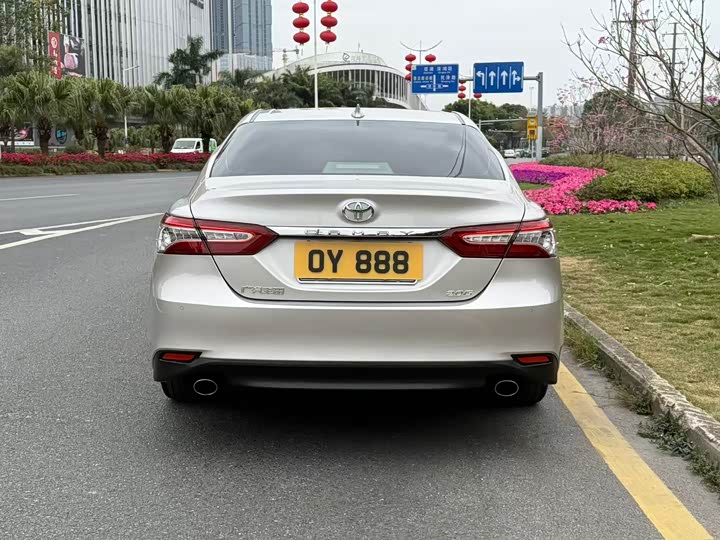 Фото 6 - Toyota Camry