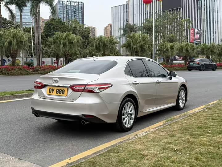 Фото 7 - Toyota Camry