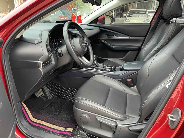 Фото 4 - Mazda CX-30