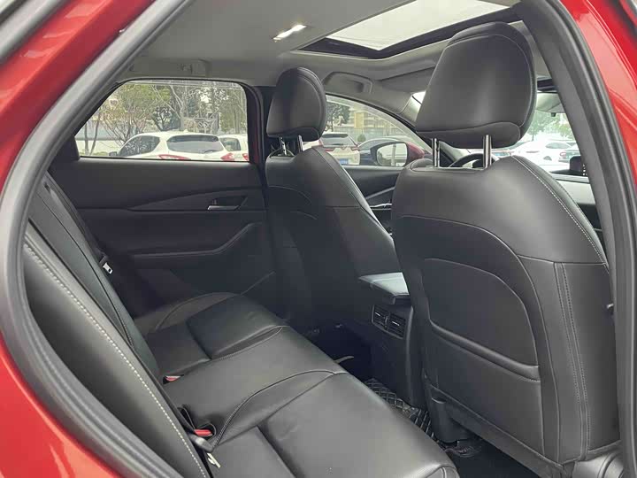 Фото 8 - Mazda CX-30