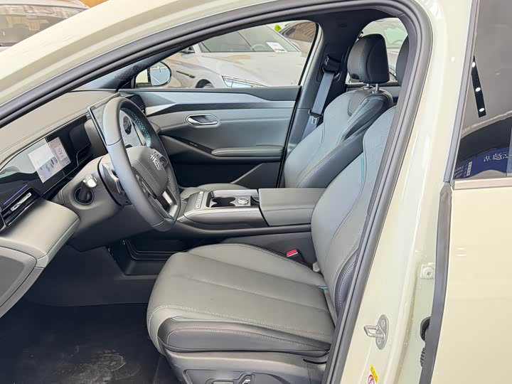 Фото 8 - BYD Qin L