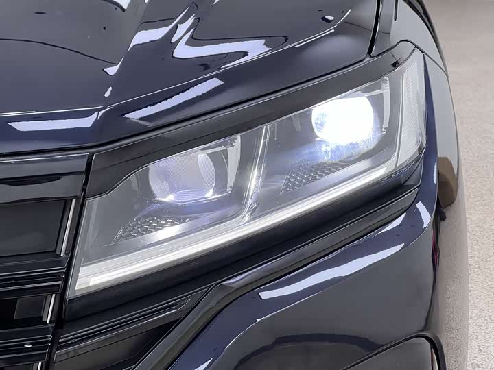 Фото 8 - Volkswagen Touareg