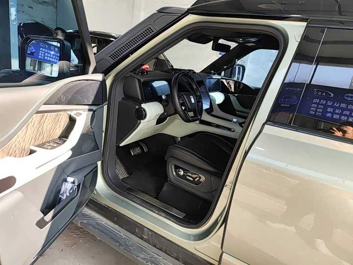 Фото 2 - BYD Yangwang U8