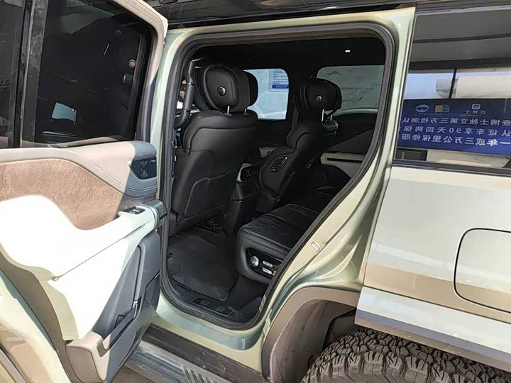 Фото 3 - BYD Yangwang U8